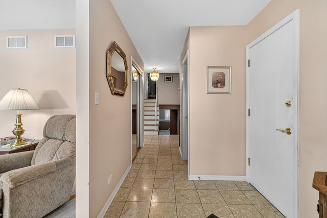 3173 Grandview Place, Darien, IL 60561