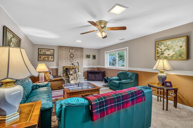 3173 Grandview Place, Darien, IL 60561