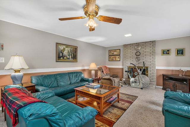 3173 Grandview Place, Darien, IL 60561