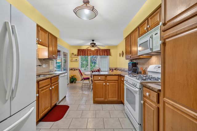 3173 Grandview Place, Darien, IL 60561