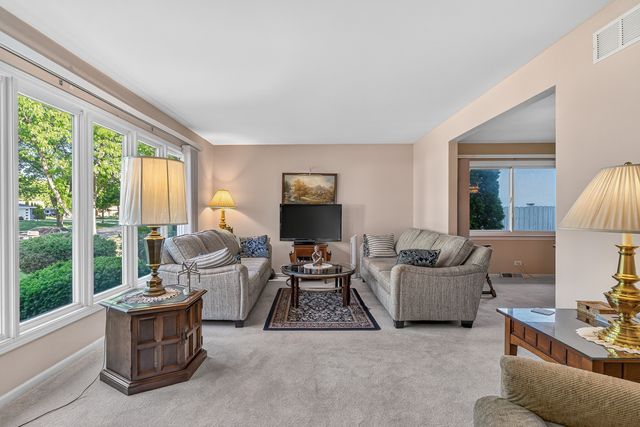 3173 Grandview Place, Darien, IL 60561