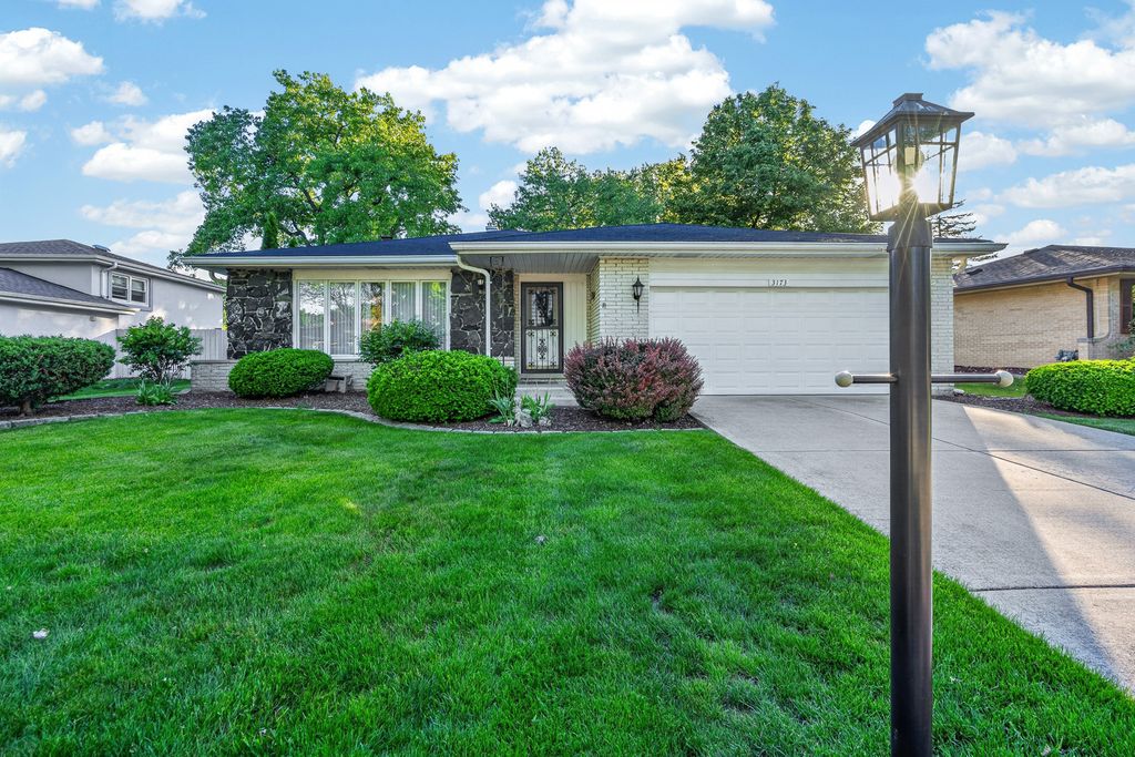3173 Grandview Place, Darien, IL 60561