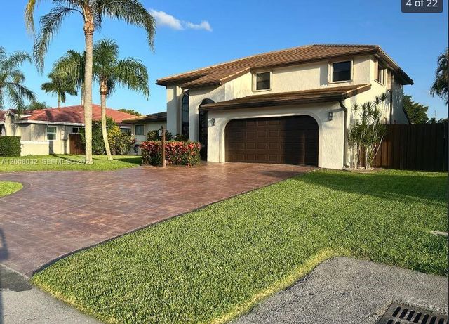 15832 Stonetower St, Davie, FL 33331