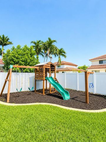 15832 Stonetower St, Davie, FL 33331