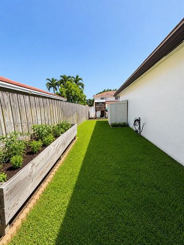 15832 Stonetower St, Davie, FL 33331