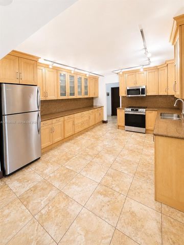 15832 Stonetower St, Davie, FL 33331