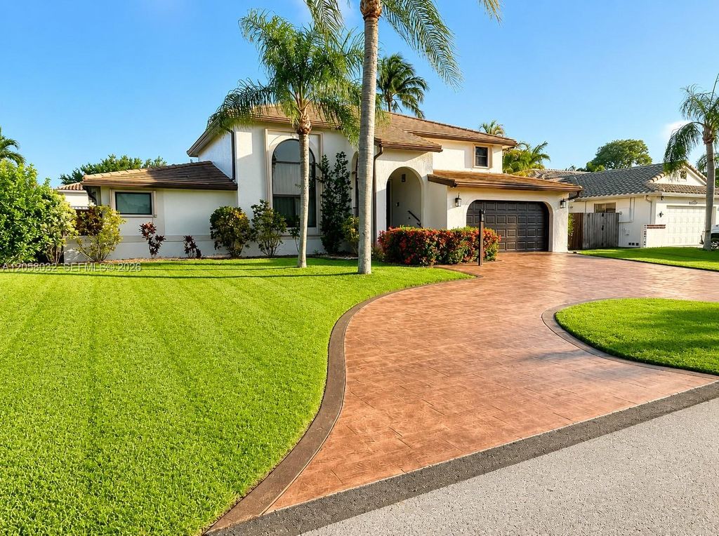15832 Stonetower St, Davie, FL 33331