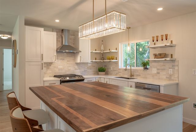 210 Davis Road, Granbury, TX 76049