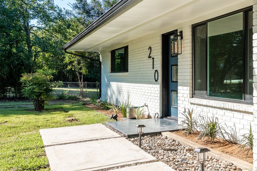 210 Davis Road, Granbury, TX 76049