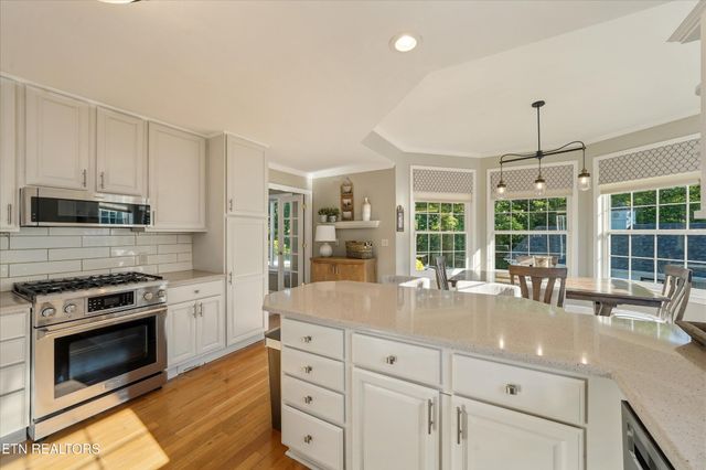 619 Emerald Ave, Kodak, TN 37764