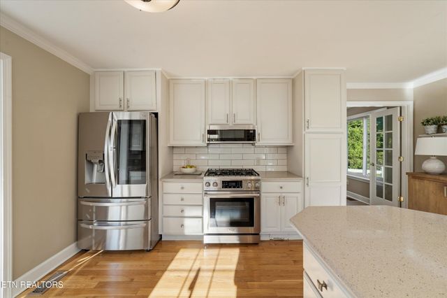 619 Emerald Ave, Kodak, TN 37764
