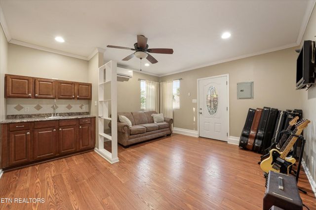 619 Emerald Ave, Kodak, TN 37764