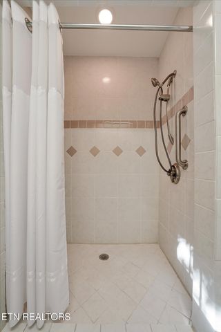 619 Emerald Ave, Kodak, TN 37764