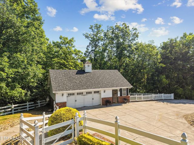 619 Emerald Ave, Kodak, TN 37764