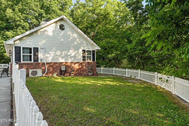 619 Emerald Ave, Kodak, TN 37764