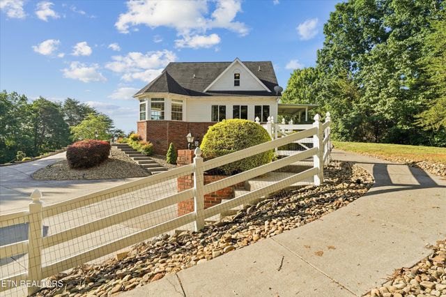 619 Emerald Ave, Kodak, TN 37764