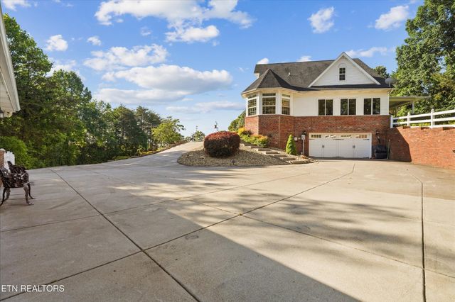 619 Emerald Ave, Kodak, TN 37764
