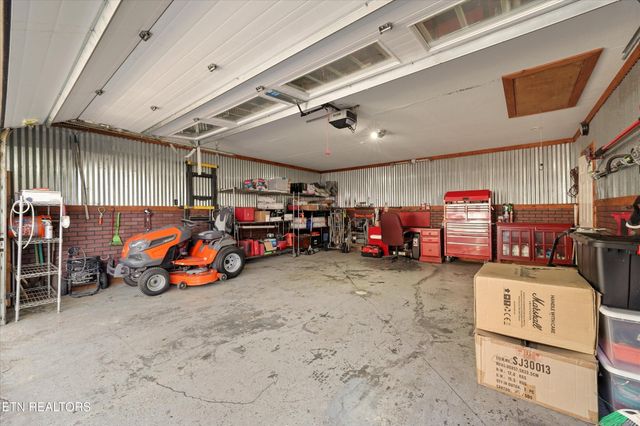 619 Emerald Ave, Kodak, TN 37764