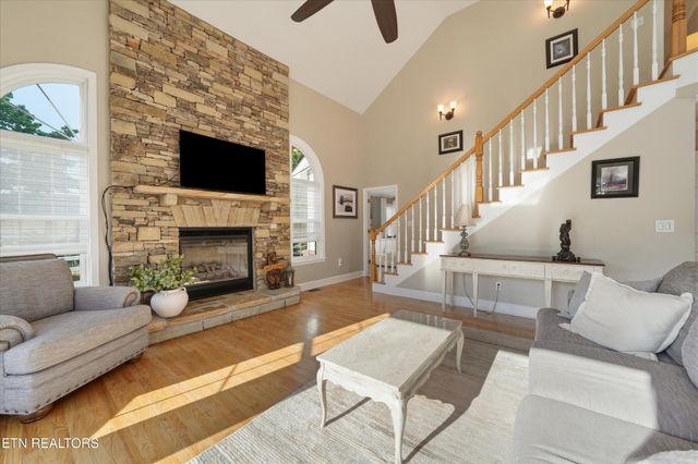 619 Emerald Ave, Kodak, TN 37764