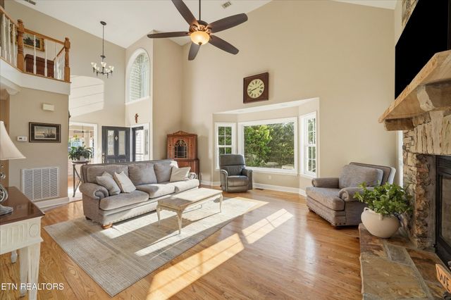 619 Emerald Ave, Kodak, TN 37764