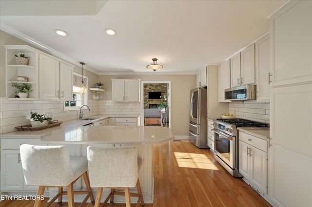 619 Emerald Ave, Kodak, TN 37764