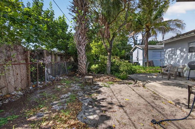 3640 Avenue J, West Palm Beach, FL 33404