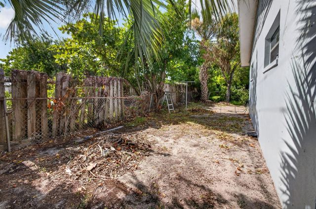 3640 Avenue J, West Palm Beach, FL 33404
