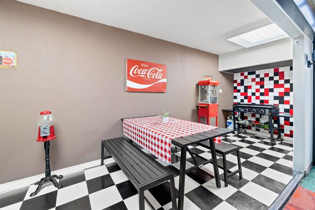 344 McKinnon Dr, Kilgore, TX 75662