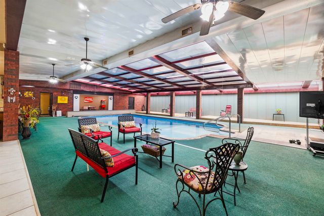 344 McKinnon Dr, Kilgore, TX 75662