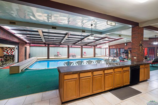 344 McKinnon Dr, Kilgore, TX 75662