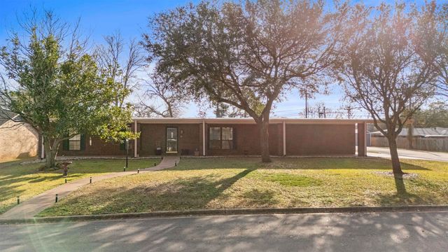 344 McKinnon Dr, Kilgore, TX 75662