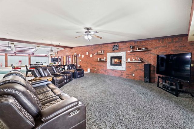 344 McKinnon Dr, Kilgore, TX 75662