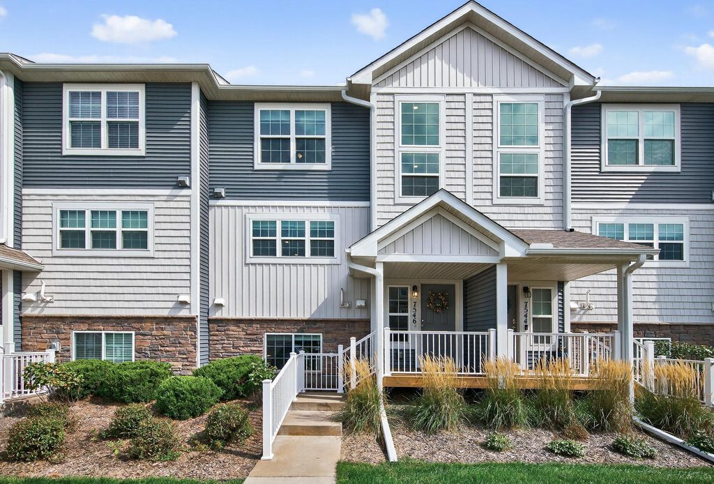 7546 Woods Edge Boulevard, Lino Lakes, MN 55014