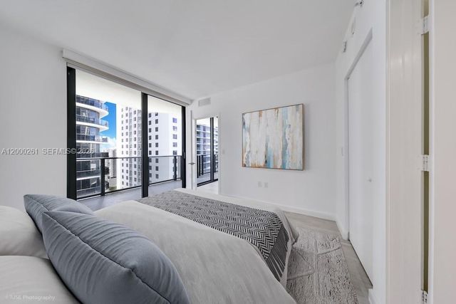 45 SW 9th St 1808, Miami, FL 33130