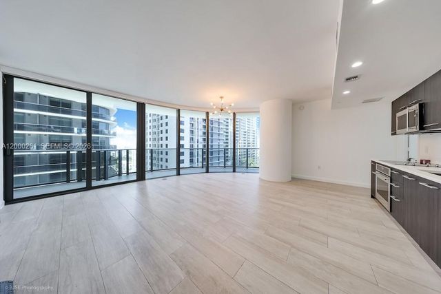 45 SW 9th St 1808, Miami, FL 33130