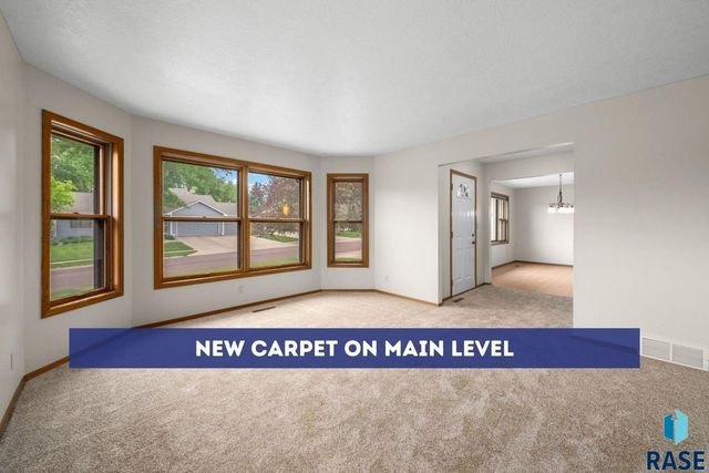 909 E 64th St Street, Sioux Falls, SD 57108