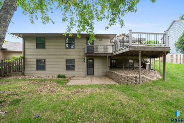 909 E 64th St Street, Sioux Falls, SD 57108