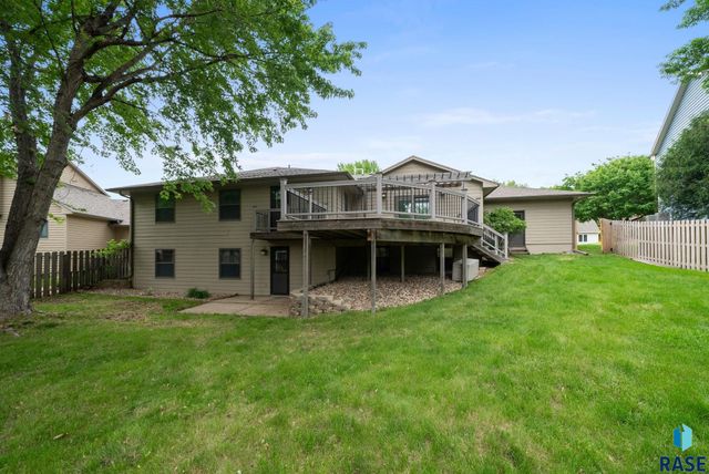 909 E 64th St Street, Sioux Falls, SD 57108