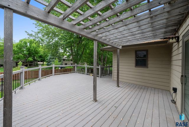 909 E 64th St Street, Sioux Falls, SD 57108