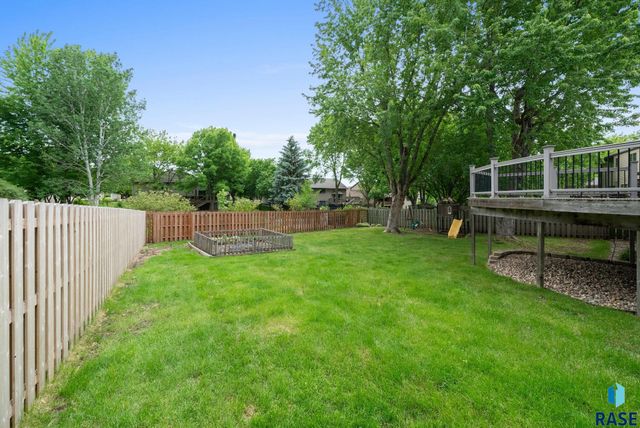 909 E 64th St Street, Sioux Falls, SD 57108