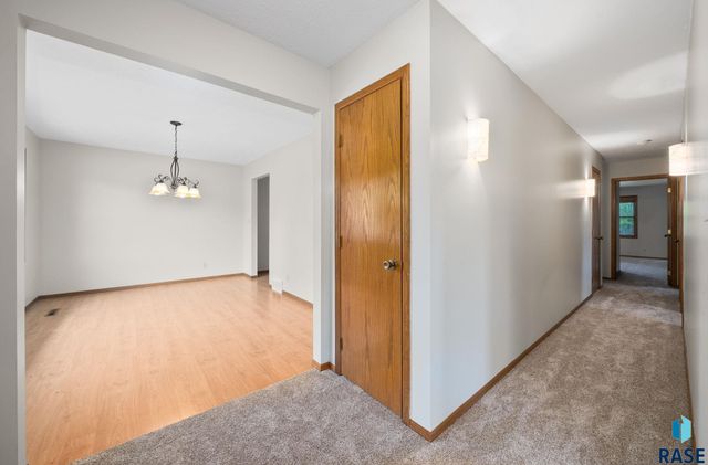 909 E 64th St Street, Sioux Falls, SD 57108