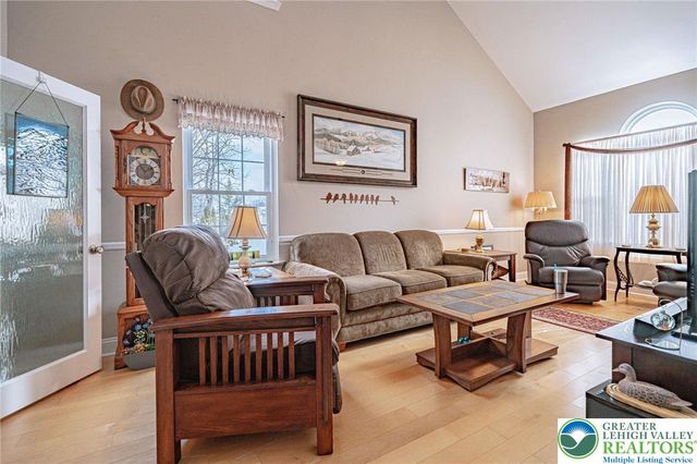 2115 Briarwood Drive, North Whitehall Twp, PA 18037