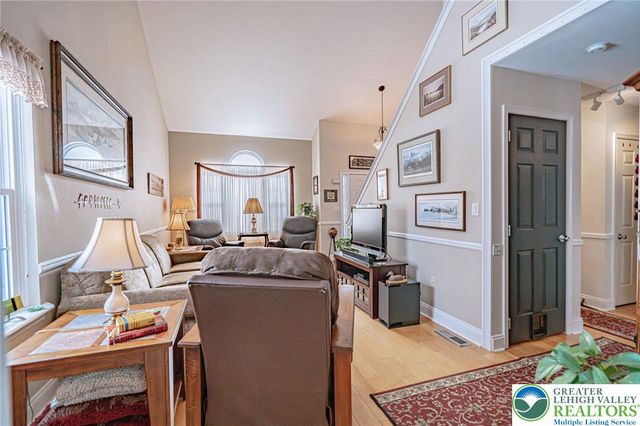 2115 Briarwood Drive, North Whitehall Twp, PA 18037