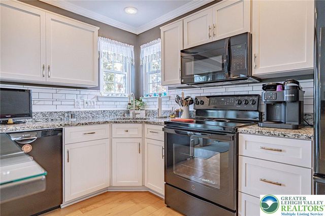 2115 Briarwood Drive, North Whitehall Twp, PA 18037