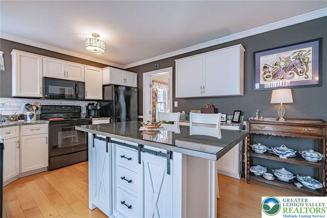 2115 Briarwood Drive, North Whitehall Twp, PA 18037