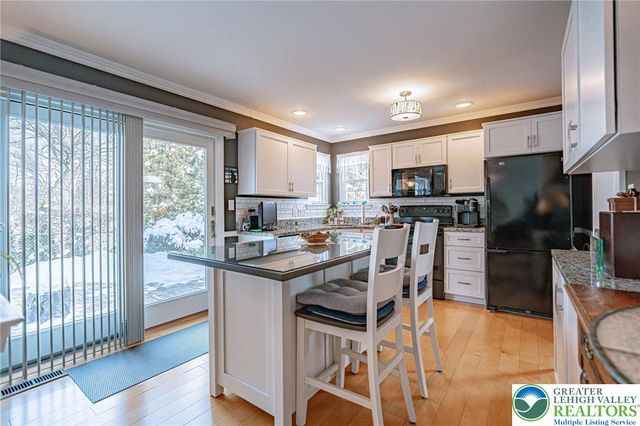 2115 Briarwood Drive, North Whitehall Twp, PA 18037