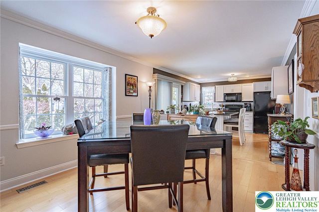 2115 Briarwood Drive, North Whitehall Twp, PA 18037