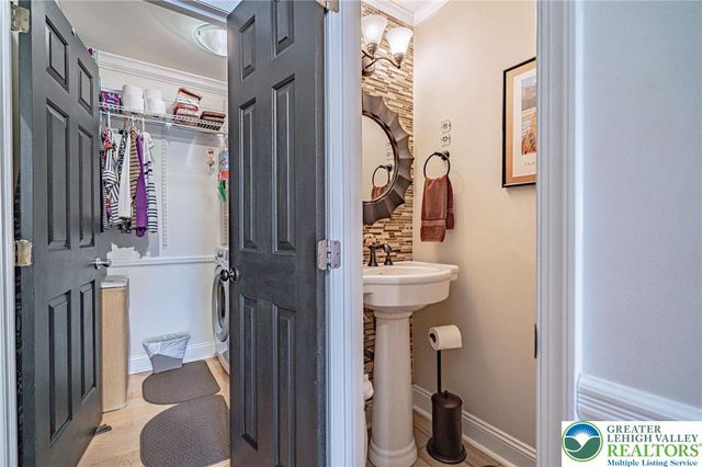 2115 Briarwood Drive, North Whitehall Twp, PA 18037