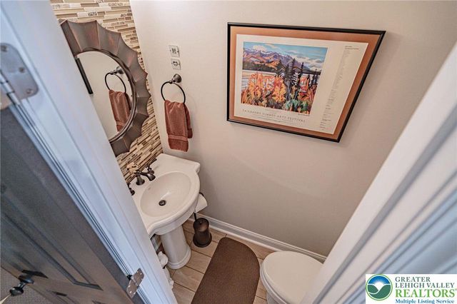 2115 Briarwood Drive, North Whitehall Twp, PA 18037