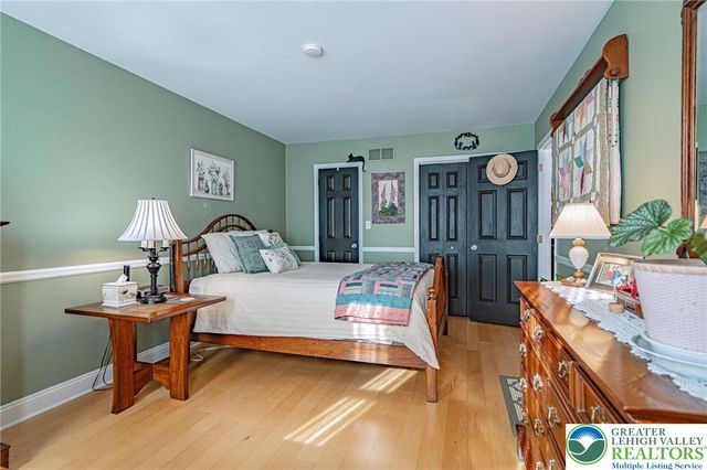 2115 Briarwood Drive, North Whitehall Twp, PA 18037